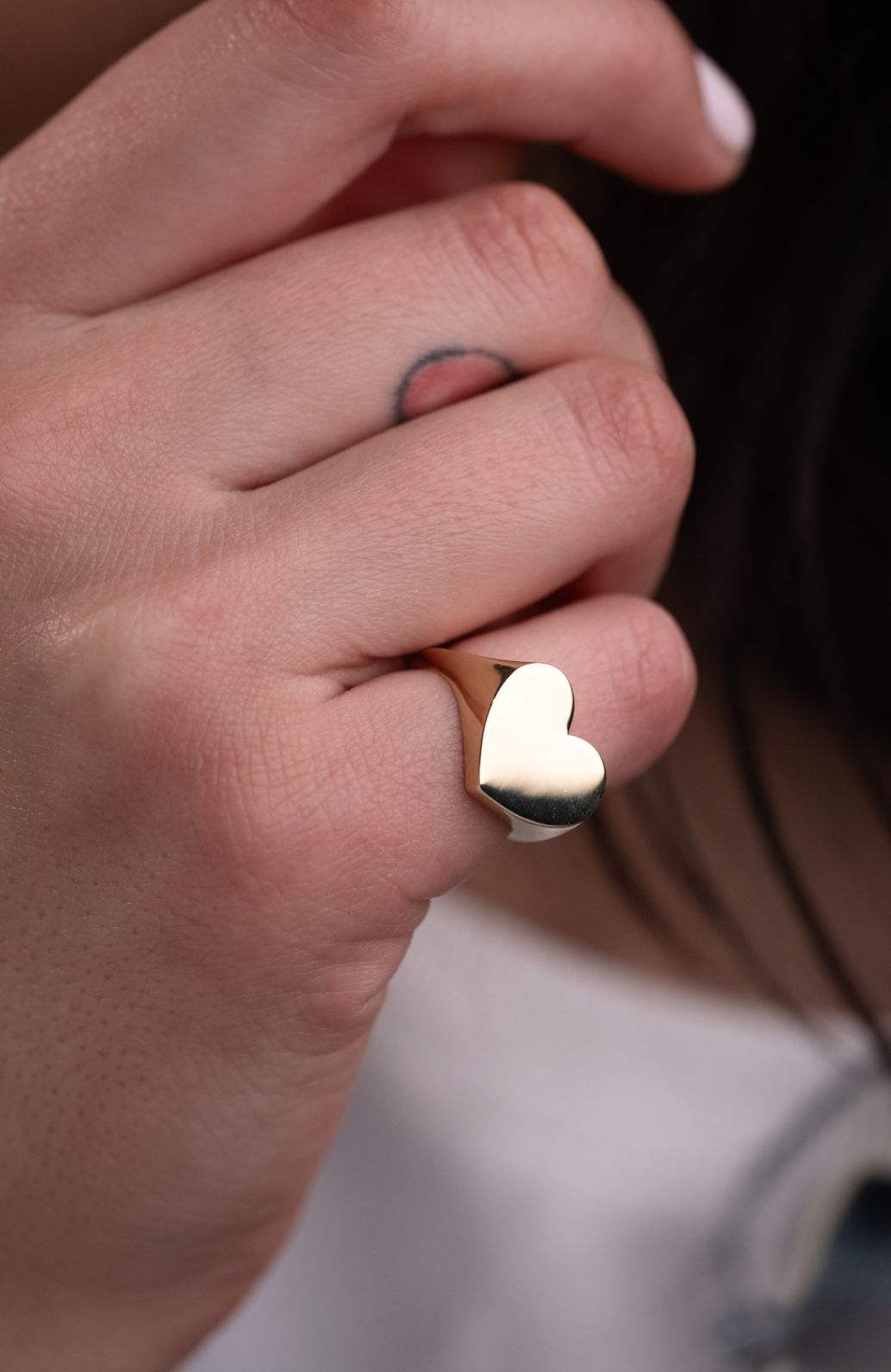 The Amor Signet Ring in Yellow Gold-2