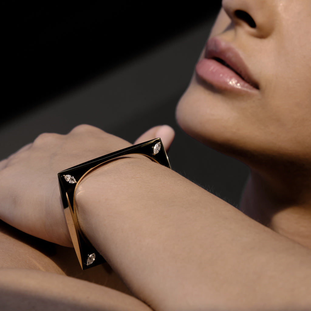 Les Marchioness Bangle in Chocolat Noir